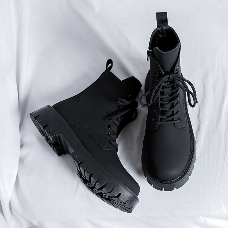 BOTAS DE CUERO NEGRAS