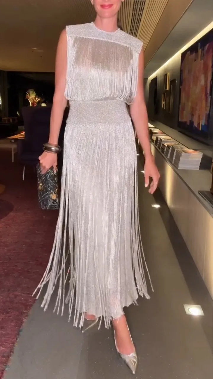 Vestido elegante con borlas